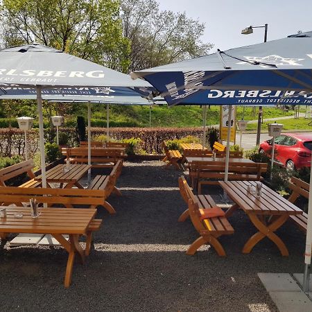 Hotel Restaurant Zur Hexe Überherrn Esterno foto