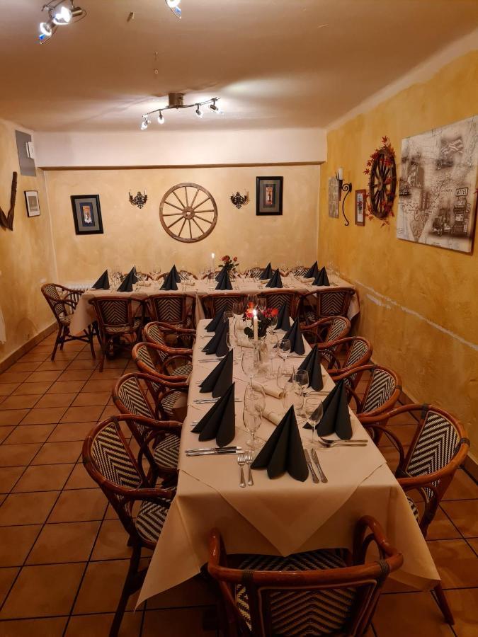 Hotel Restaurant Zur Hexe Überherrn Esterno foto