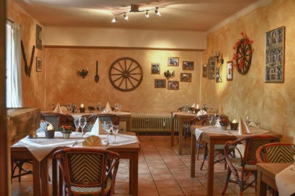 Hotel Restaurant Zur Hexe Überherrn Esterno foto