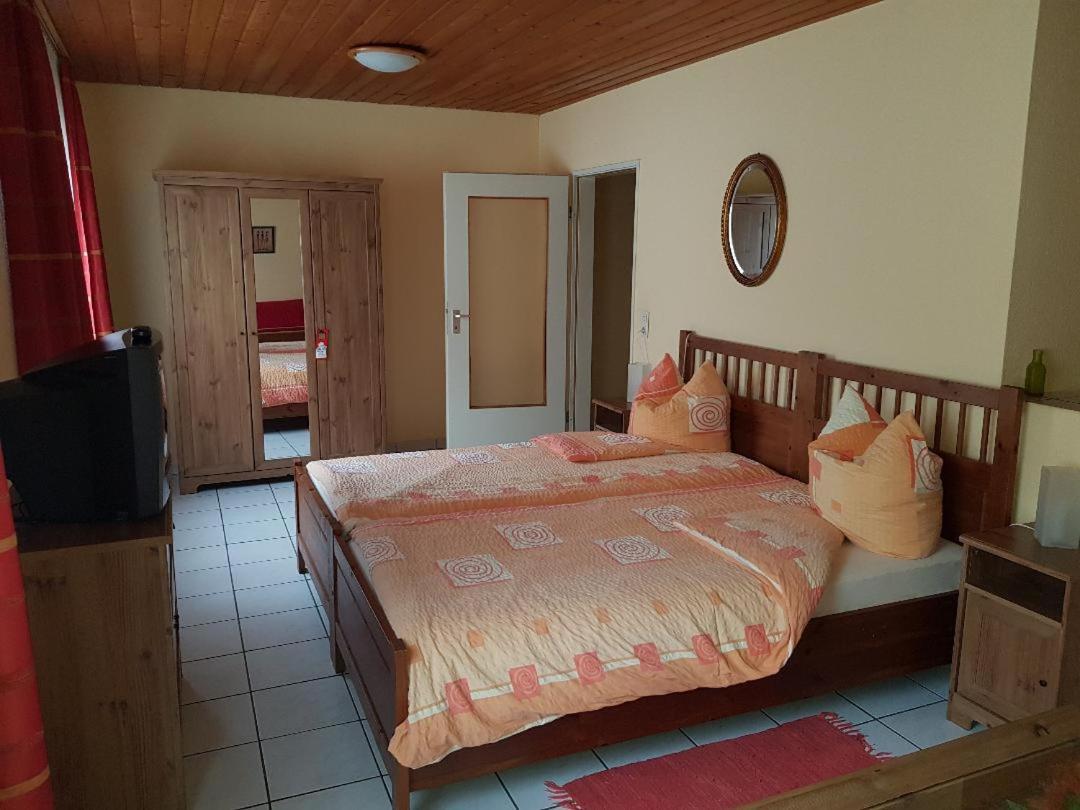Hotel Restaurant Zur Hexe Überherrn Esterno foto