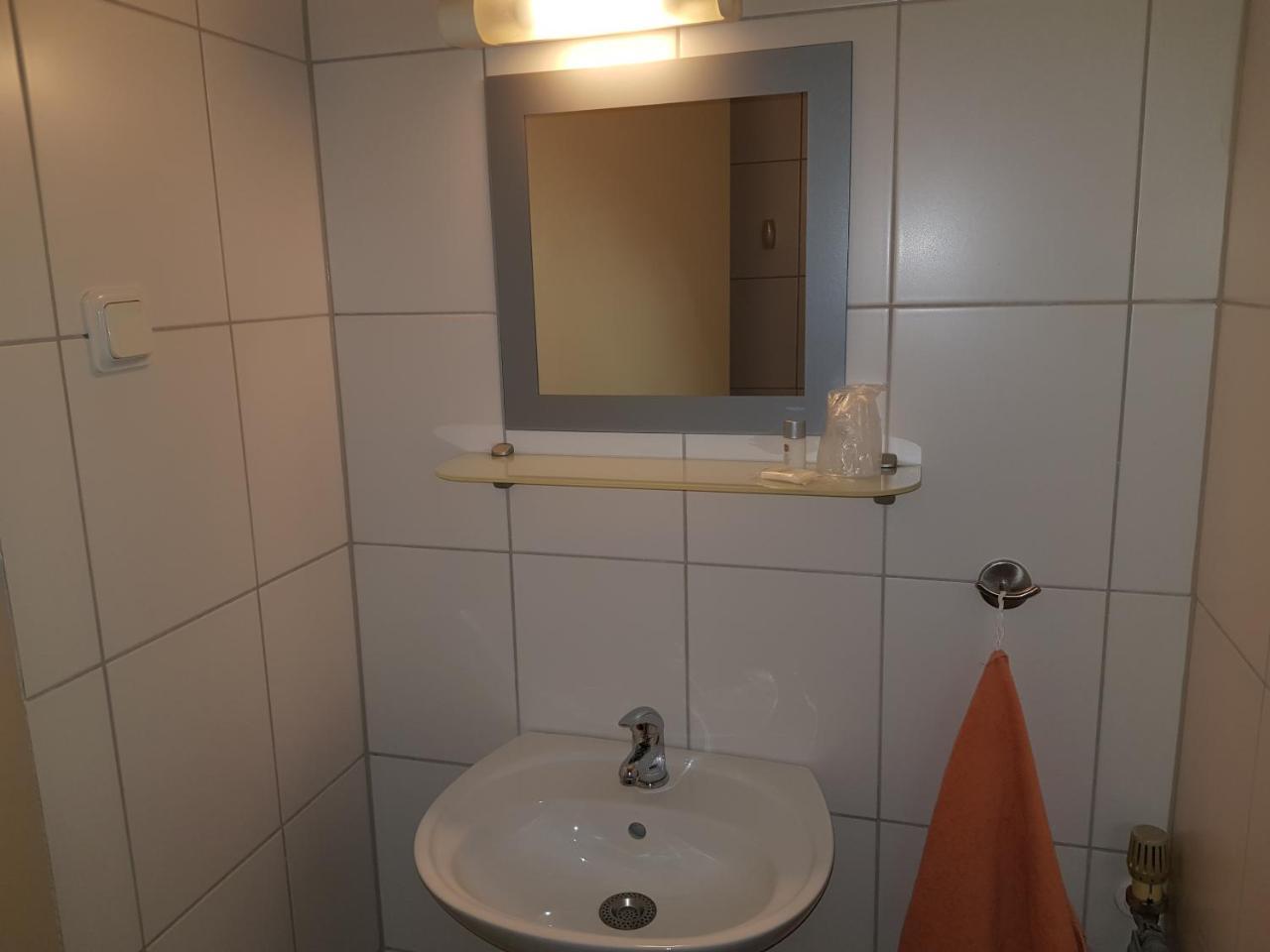 Hotel Restaurant Zur Hexe Überherrn Esterno foto