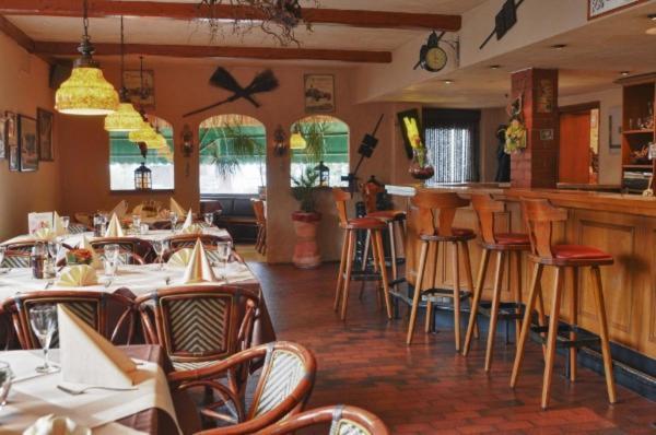Hotel Restaurant Zur Hexe Überherrn Esterno foto
