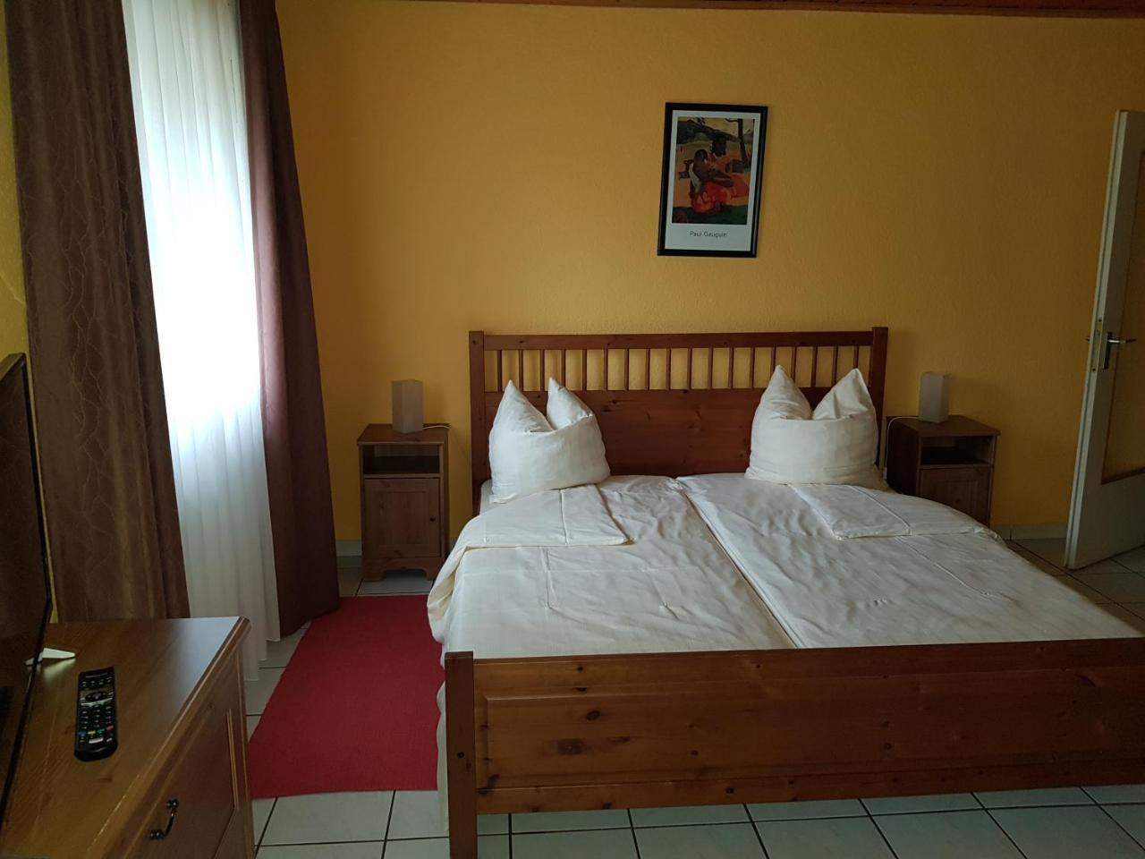 Hotel Restaurant Zur Hexe Überherrn Esterno foto