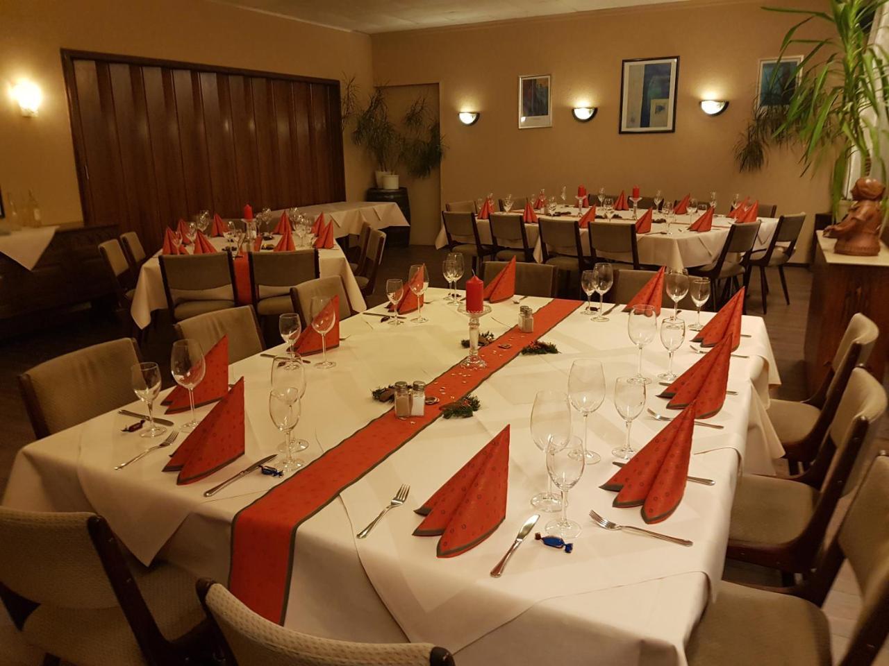 Hotel Restaurant Zur Hexe Überherrn Esterno foto